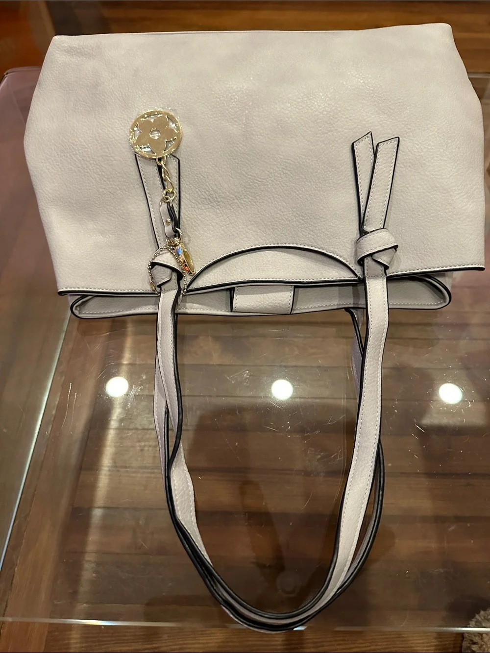 Bueno Vegan Light Gray Tote with Gold Charm